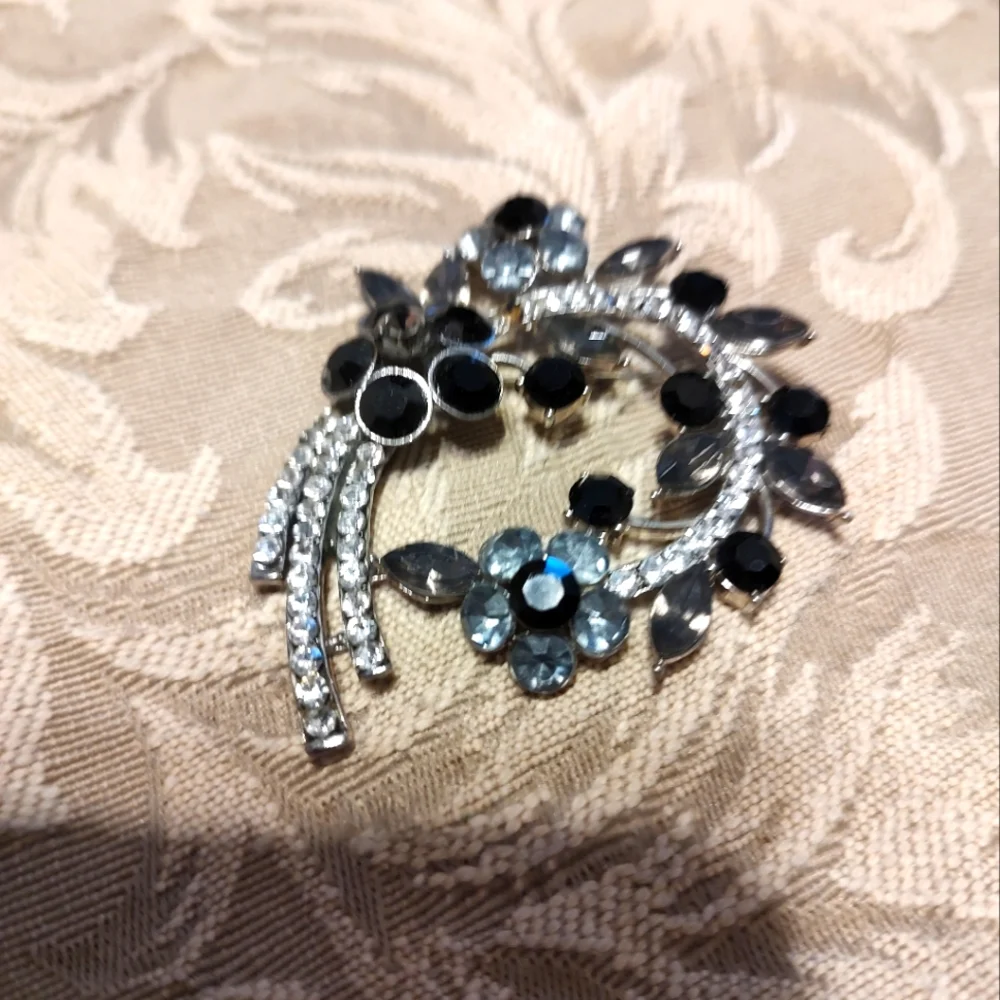 🖤🩶🤍 Sultry Vintage 90's Art Deco Nouveau Rhinestone Brooch - Picture 4 of 11